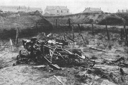Die Reste des am 18. Juni 1916 bei Douai abgestürzten Flugzeugs des Jagdfliegers Immelmann