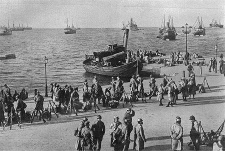 Landung französischer Truppen im Hafen von Korfu