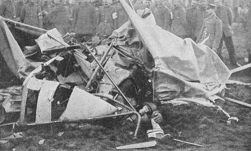 Der 1. Weltkrieg: Eines der vier beim Luftangriff auf Mühlhausen vernichteten französischen Flugzeuge