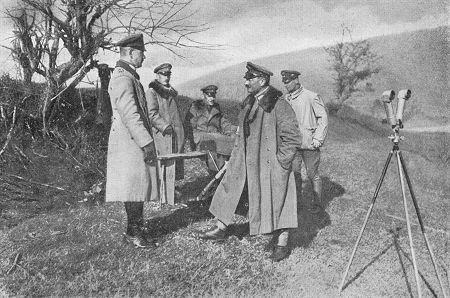 Erster Weltkrieg: General Krafft von Dellmensingen auf seinem Gefechtsstand beim Roten-Turm-Paß