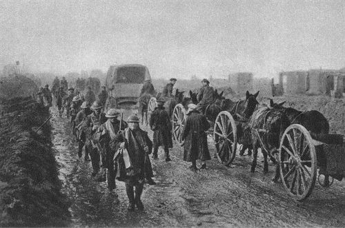 Westfront 1. Weltkrieg: Eine Nachschubstraße hinter der englischen Front an der Somme