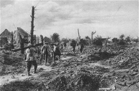 Westfront 1. Weltkrieg: In der vernichteten Ortschaft Dompierre (Sommegebiet) am 2. Juli 1916