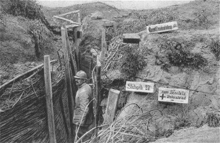 Im ehemaligen deutschen Grabensystem von Dompierre im Sommegebiet