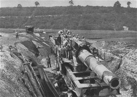 Französisches 40-cm-Eisenbahn-Langrohrgeschütz