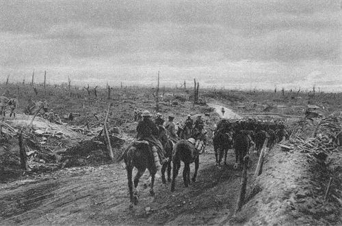 Westfront 1. Weltkrieg: Englische Kavallerie hinter der Front bei Guillemont (Somme)