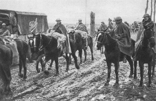 Westfront 1. Weltkrieg: Auf einer Anmarschstraße bei Maricourt (Somme)