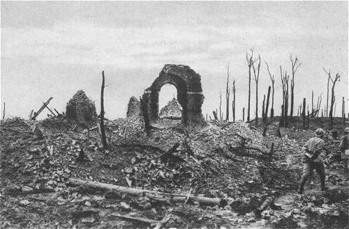 Westfront 1. Weltkrieg: Die Reste der Kirche von Maurepas (Somme)