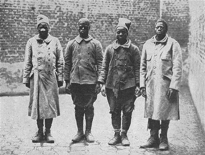 Von den Deutschen am 23. Juni 1916 gefangene Senegalesen vom frz. Kolonialregiment Nr. 57