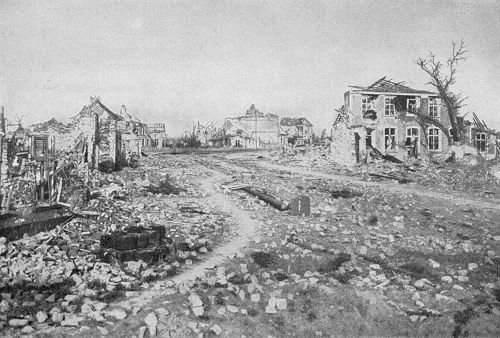 Flandern 1. Weltkrieg: Der Marktplatz des zerstörten Ortes Lombartzyde