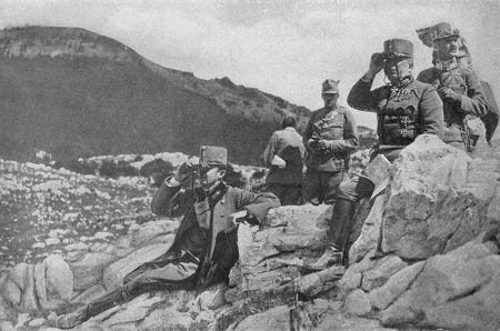 Der 1. Weltkrieg: Kaiser Karl verfolgt während der 11. Isonzoschlacht die Kämpfe um den Fajti Hrb