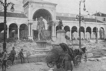 Der 1. Weltkrieg: Die Piazza Vittorio Emanuele in Udine nach der Einnahme der Stadt