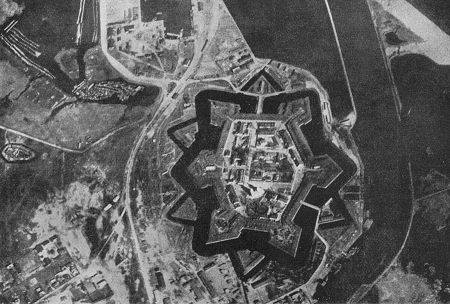 Der 1. Weltkrieg: Fliegeraufnahme der Festung Dünamünde