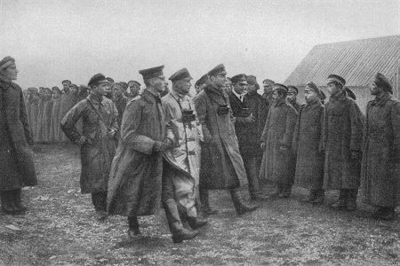 Ostfront 1. Weltkrieg: Die ersten russischen Gefangenen nach der deutschen Landung auf der Insel Oesel