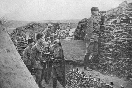 Die Türken im 1. Weltkrieg: Ein türkischer Bataillonsstab in einem Schützengraben Ostgaliziens