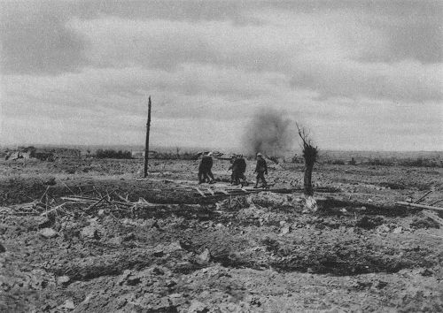 Der 1. Weltkrieg: Das Kampfgelände der Flandernschlacht an der Straße nach Menin