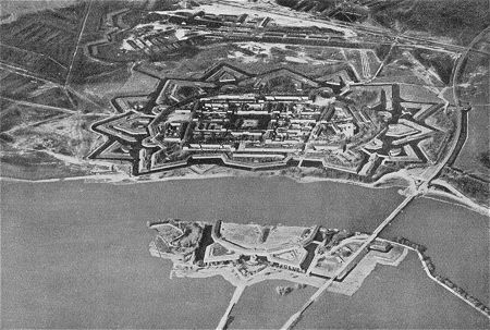 Ostfront 1. Weltkrieg: Luftaufnahme der Zitadelle von Dünaburg