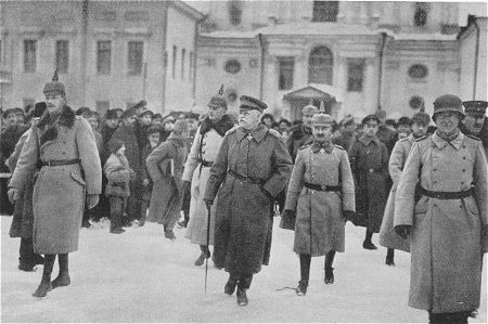 Der 1. Weltkrieg: Generalfeldmarschall v. Eichhorn und General v. Bredow in Minsk nach dessen Einnahme