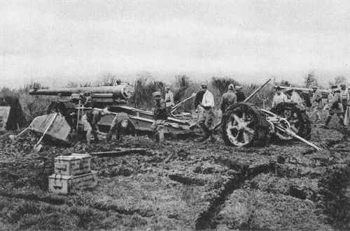 Der 1. Weltkrieg: Eine französische 15,5 cm Batterie wird an der Somme in Stellung gebracht