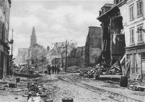 Durch deutsches Artilleriefeuer angerichtete Zerstörungen in Amiens