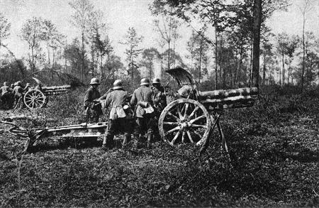 Westfront 1918: Deutsche Artillerie bei Kampf um den Kemmelberg in Flandern