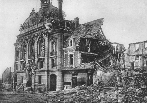 Das zerstörte Rathaus von Montdidier